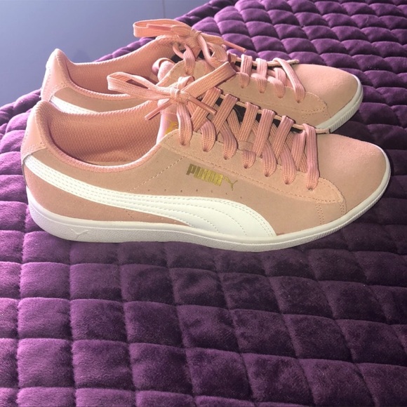 Puma sneaker shoes (SOLD) - Picture 2 of 5